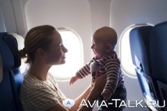 Как правильно подготовиться к полету с маленьким ребенком