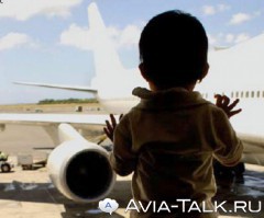 Как безопасно лететь в самолете с грудным ребенком